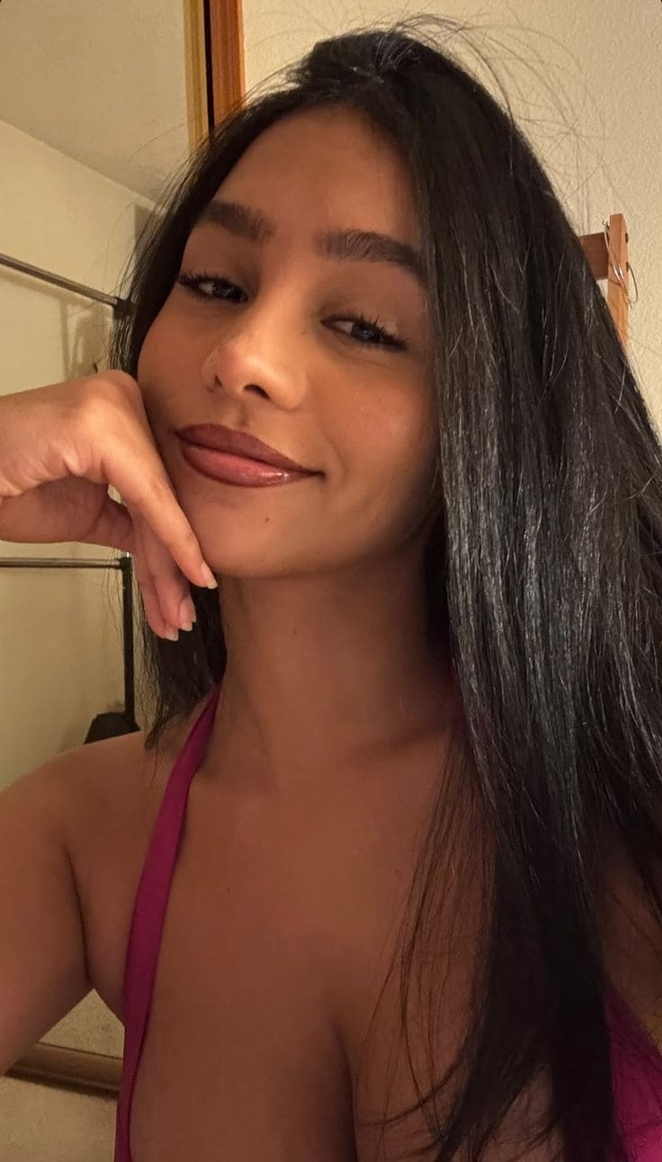 <em><strong>Camila Marin</strong></em>